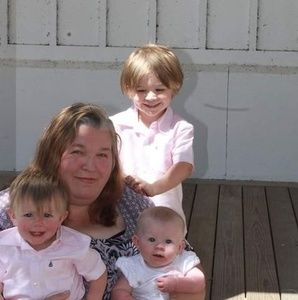 Meet your Posher, Mona